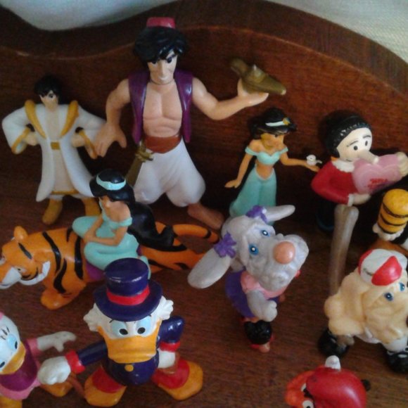 Lot of 33 Mixed Figurine Toys - Picture 5 of 9